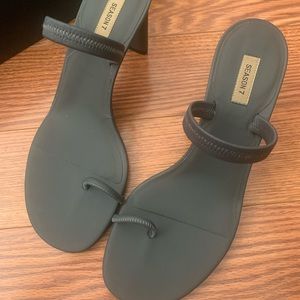 NWT Yeezy Toe strap sandals